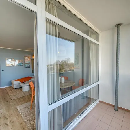 - Haus M, App 0m0104 *